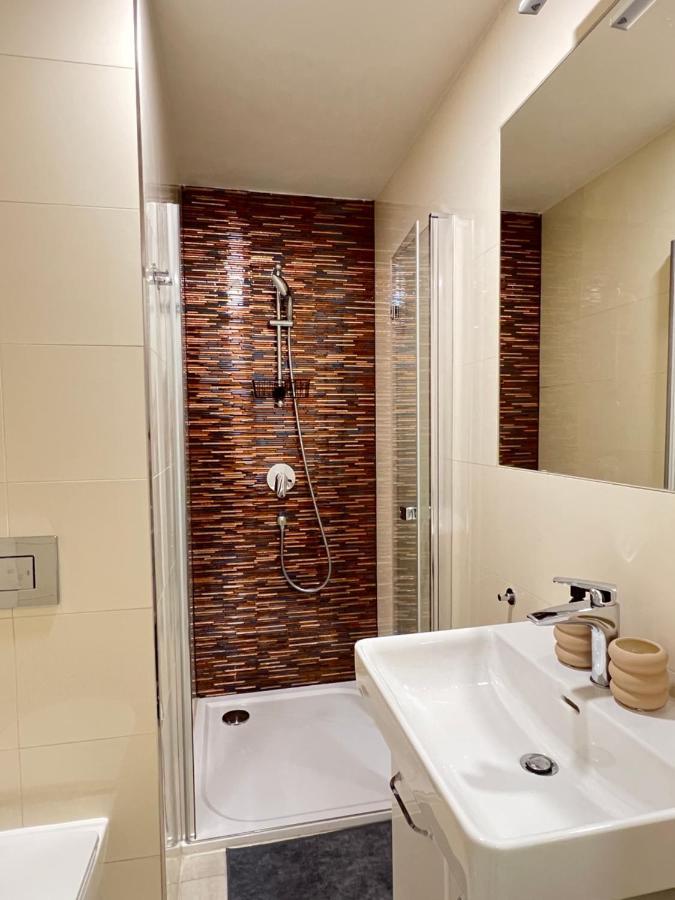 New Apartments Chain Florenc Прага Экстерьер фото