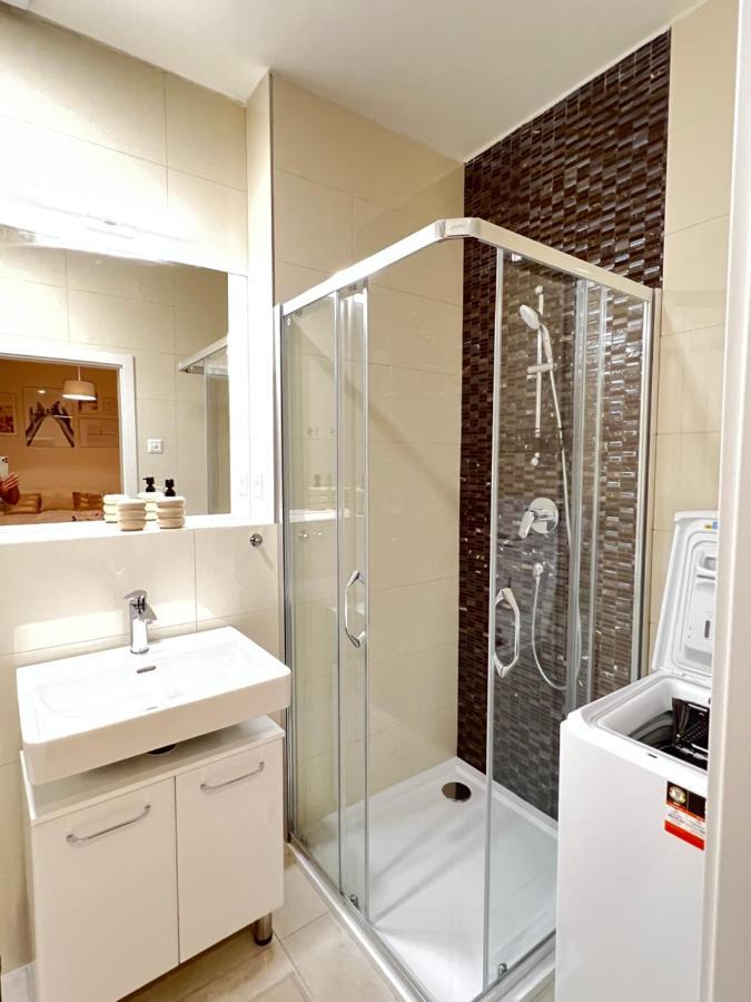 New Apartments Chain Florenc Прага Экстерьер фото